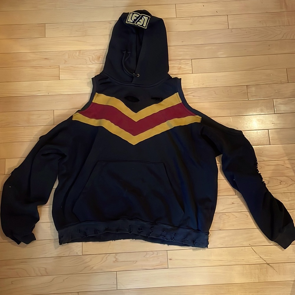 LF Shoulder Cutout Sweatshirt
